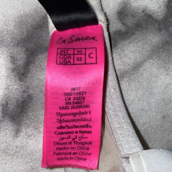 Barley worn La SENZA bra - Picture 3 of 3